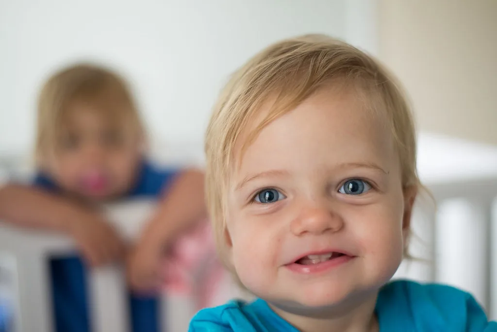 Niño sonriendo en su cita odontológica